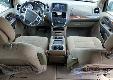 2011 Chrysler Town & Country Touring z USA, uszkodzony, nr VIN 2A4RR5DG9BR666388